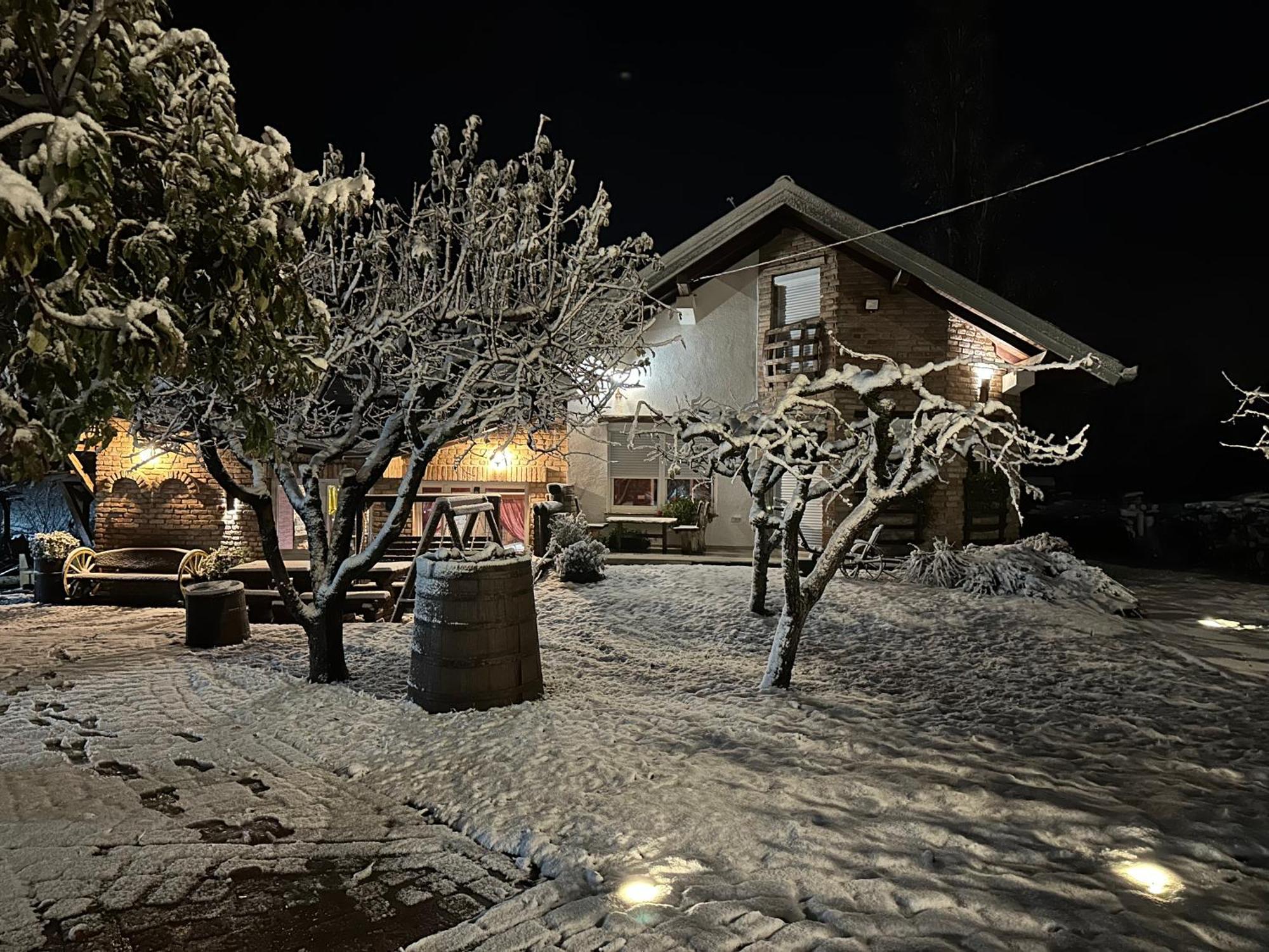 Matanovi Dvori Slavonski Brod Exterior foto